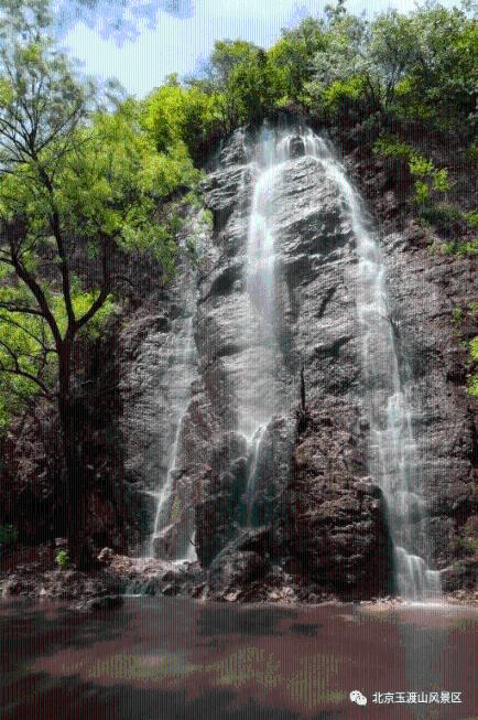 行走在崆峒山，融入薄雾与山峦之中，仿佛进入了梦境